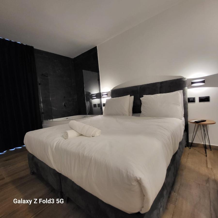Selfie'S Boutique Hotel Тверия Экстерьер фото